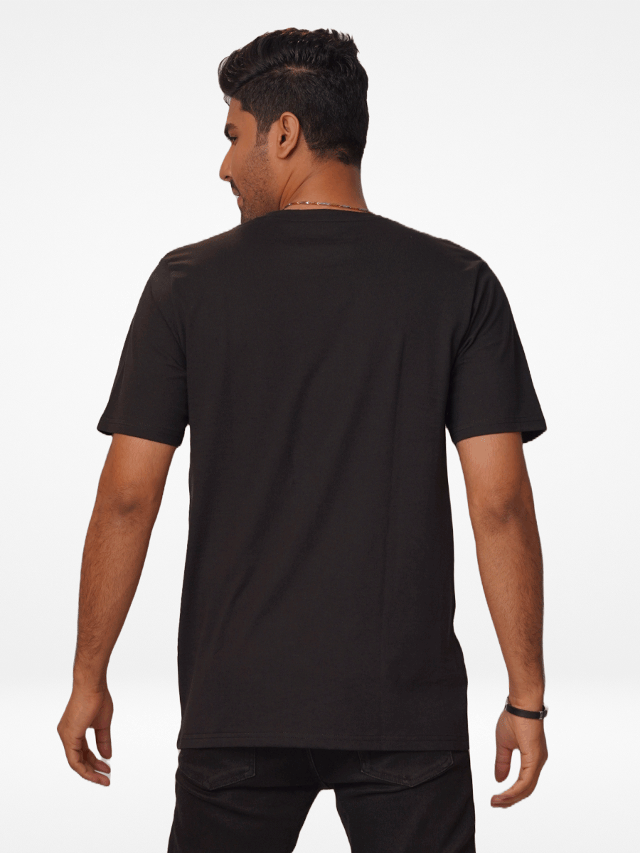 Men's Graphic Logo T-Shirt crafted with Mπ²πΏπ°π²πΏπΆππ²π± π³πΆπ»πΆππ΅πΆπ»π΄