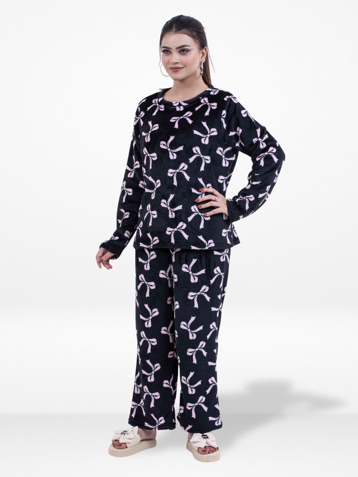 Women’s Pink Bows All overPrinted Pyjama Set – Long Sleeve Top & Pants, Soft Comfortable 2-Piece Sleepwear Nightwear for Cozy Winter Nights