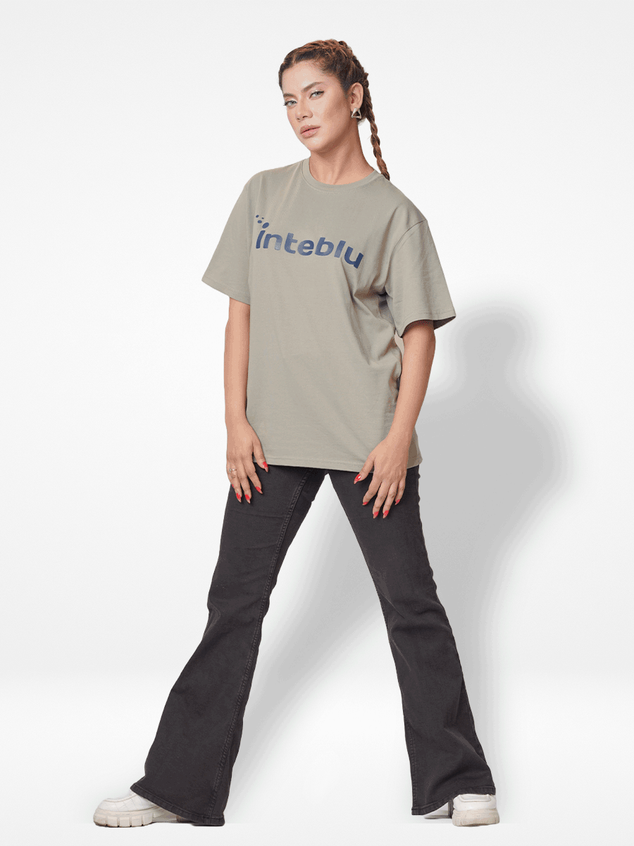 Women Graphics Logo Print T-shirt with Short Sleeves and Round Neck