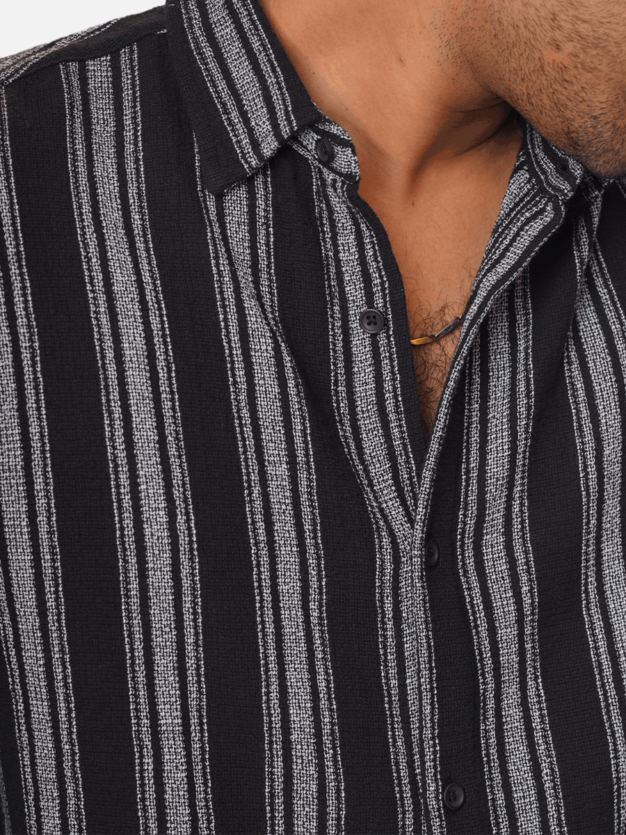 Men's Relaxed-Fit Half-Sleeve Casual Shirt Black Stripes
