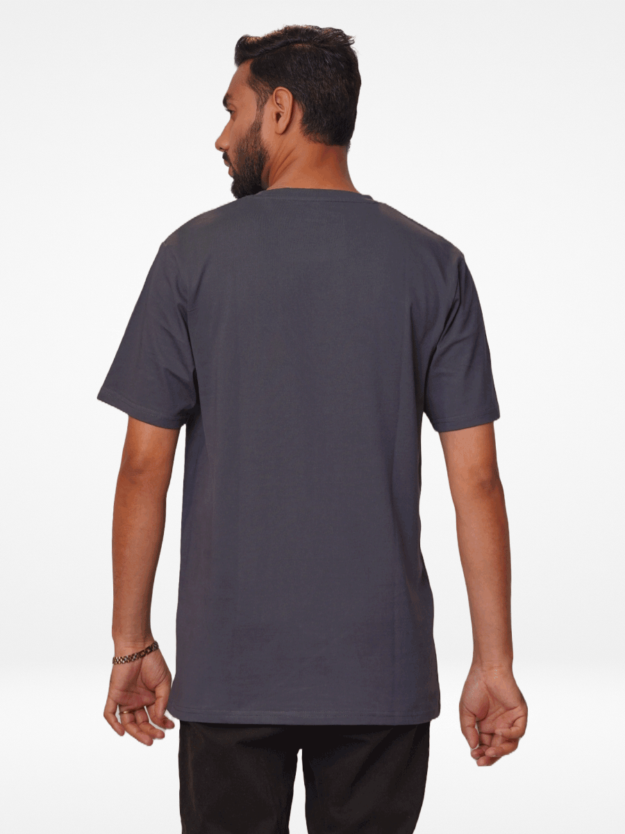 Men's Graphic Logo T-Shirt crafted with M𝗲𝗿𝗰𝗲𝗿𝗶𝘇𝗲𝗱 𝗳𝗶𝗻𝗶𝘀𝗵𝗶𝗻𝗴.