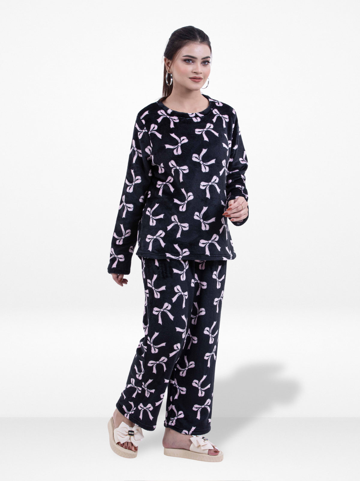 Women’s Pink Bows All overPrinted Pyjama Set – Long Sleeve Top & Pants, Soft Comfortable 2-Piece Sleepwear Nightwear for Cozy Winter Nights