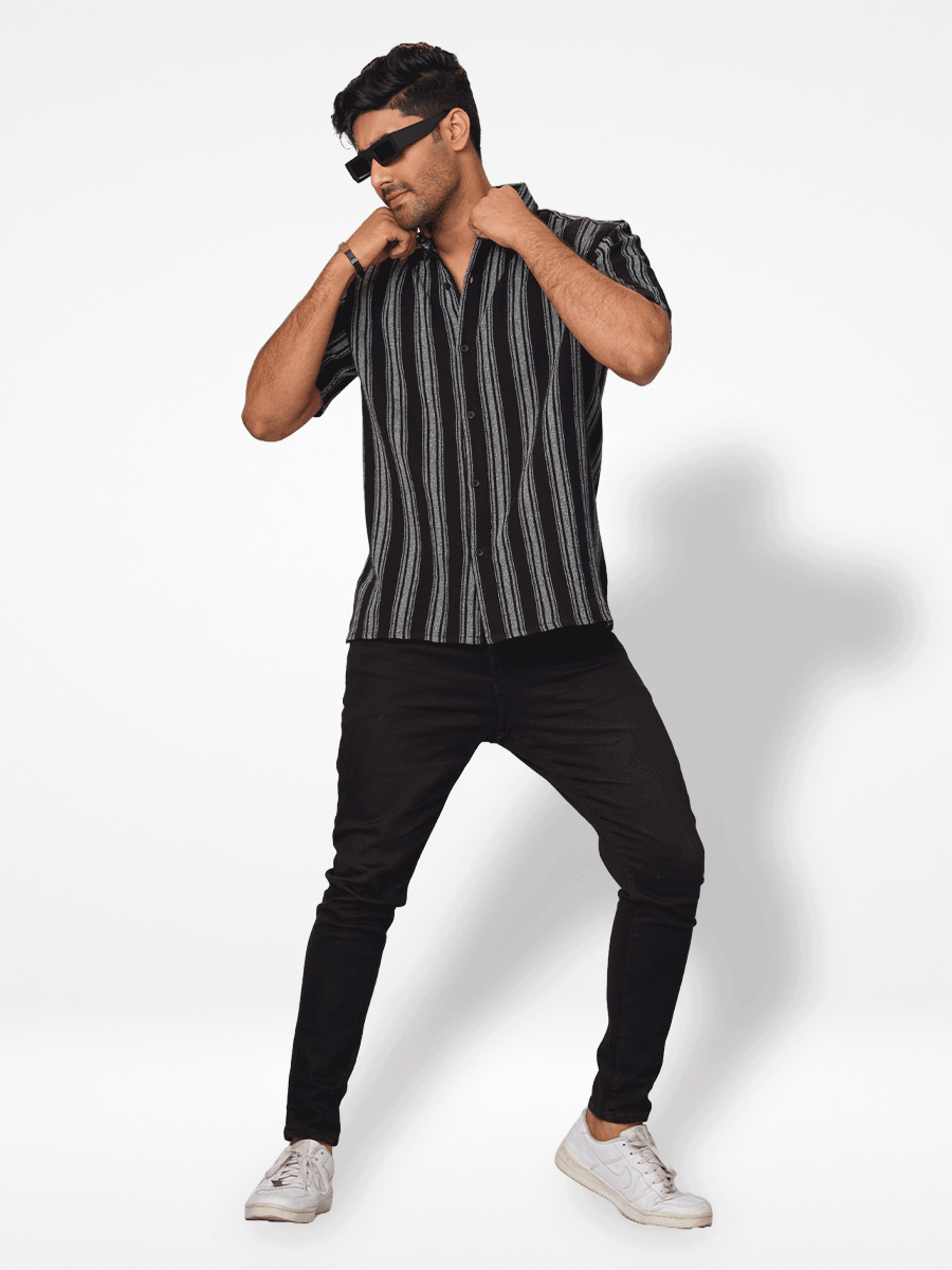 Men's Relaxed-Fit Half-Sleeve Casual Shirt Black Stripes